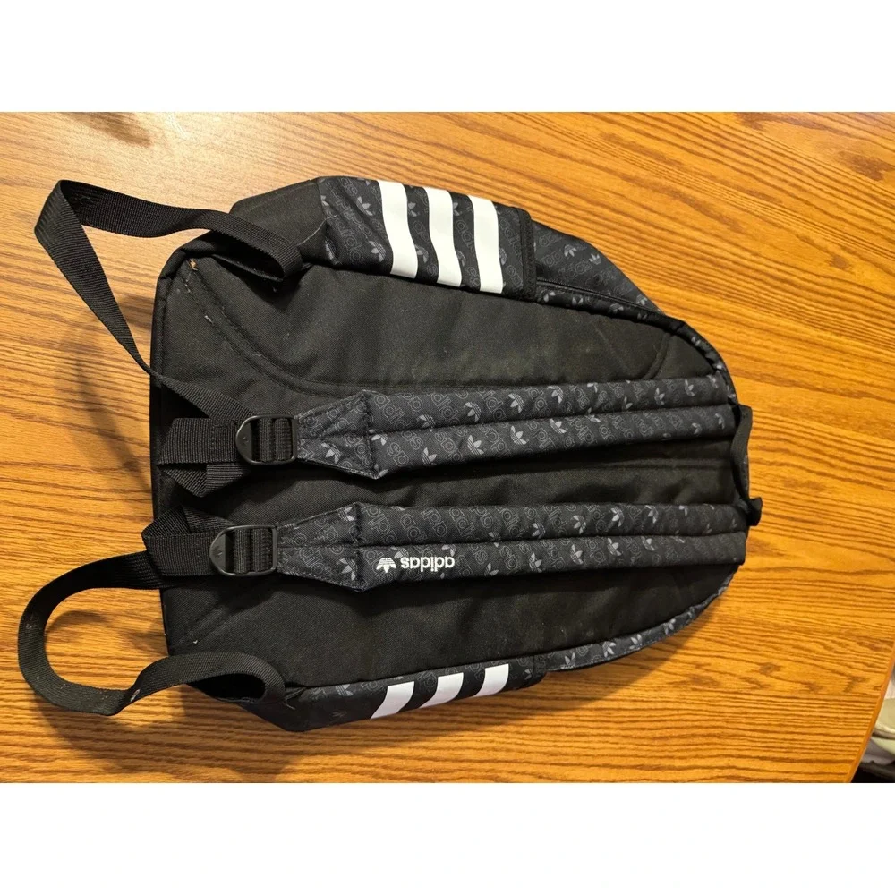 adidas originals trefoil